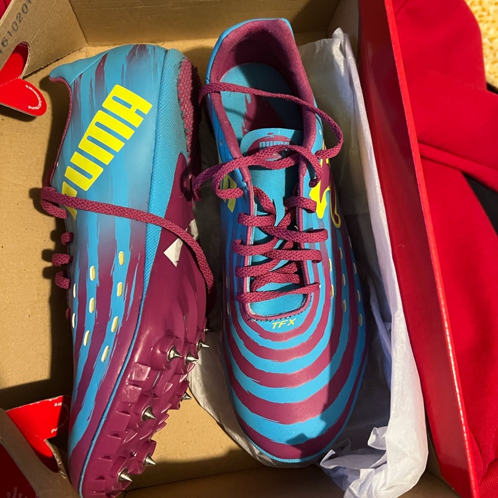 Pumas running cleats
